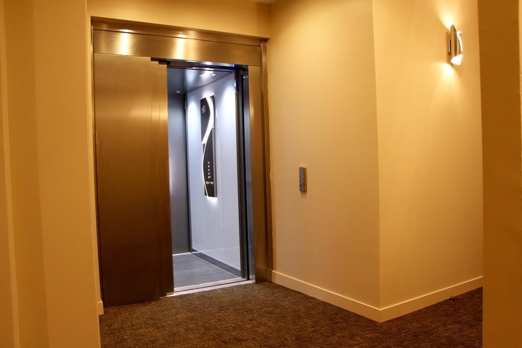 Hotel L'Esturgeon Поаси Екстериор снимка