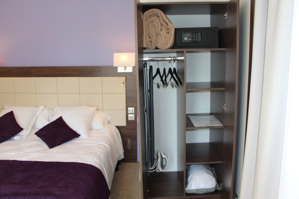 Hotel L'Esturgeon Поаси Екстериор снимка