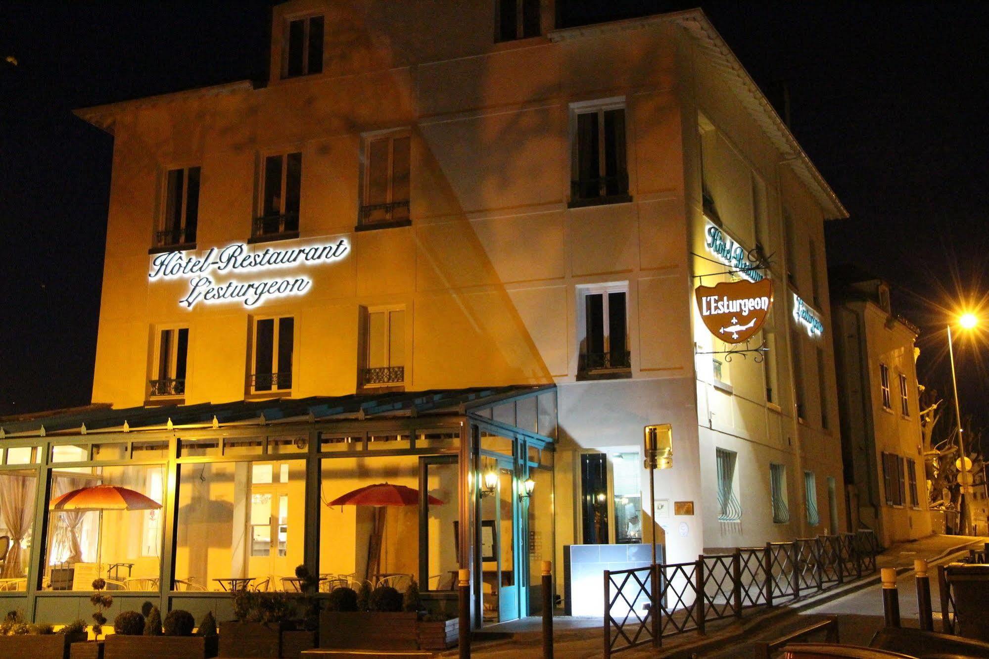 Hotel L'Esturgeon Поаси Екстериор снимка