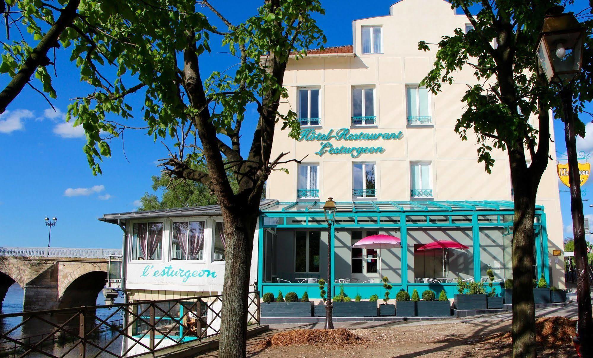 Hotel L'Esturgeon Поаси Екстериор снимка